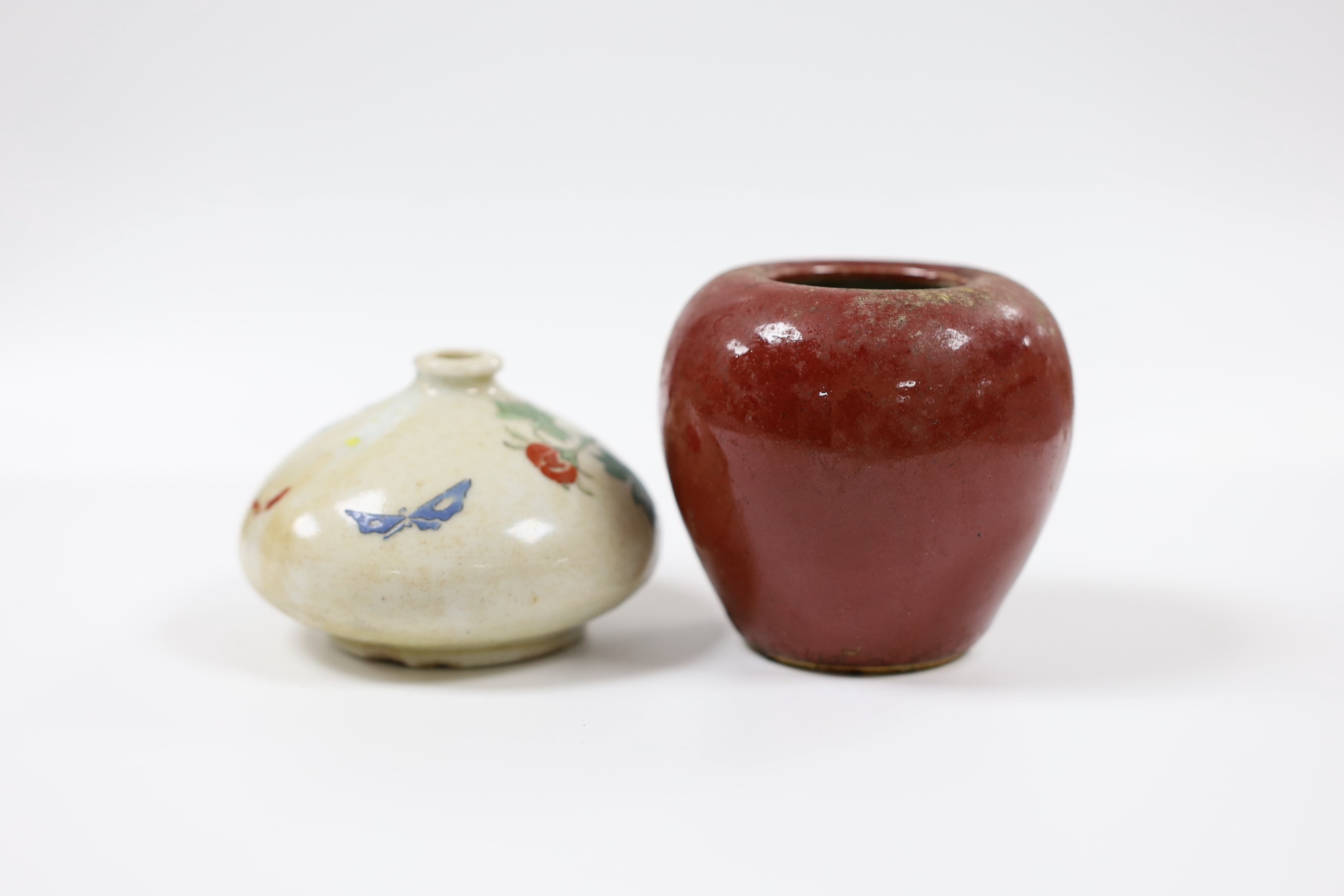 A Japanese rose vase, together with a sang de boeuf vase, tallest 7cm